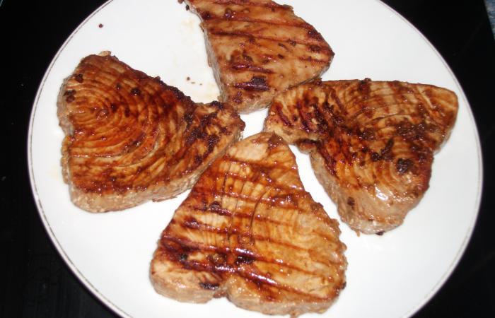 Rgime Dukan (recette minceur) : Steaks de thon marins et grills #dukan https://www.proteinaute.com/recette-steaks-de-thon-marines-et-grilles-12432.html