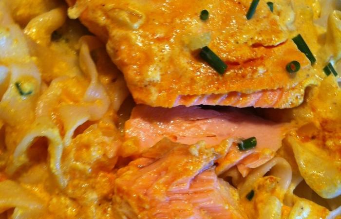 Rgime Dukan (recette minceur) : Pav de saumon  la crme de curry 'micro-ondes'  #dukan https://www.proteinaute.com/recette-pave-de-saumon-a-la-creme-de-curry-micro-ondes-13782.html
