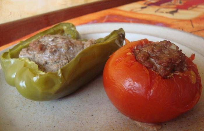 Rgime Dukan (recette minceur) : Tomates et poivrons farcies #dukan https://www.proteinaute.com/recette-tomates-et-poivrons-farcies-1837.html