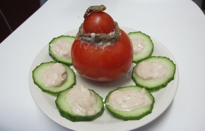 Rgime Dukan (recette minceur) : Religieuse de tomate au thon sur lit de verdure #dukan https://www.proteinaute.com/recette-religieuse-de-tomate-au-thon-sur-lit-de-verdure-3471.html