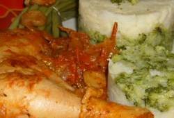 Recette Dukan : Cuisse de poulet tomate paprika et son cras de lgumes 
