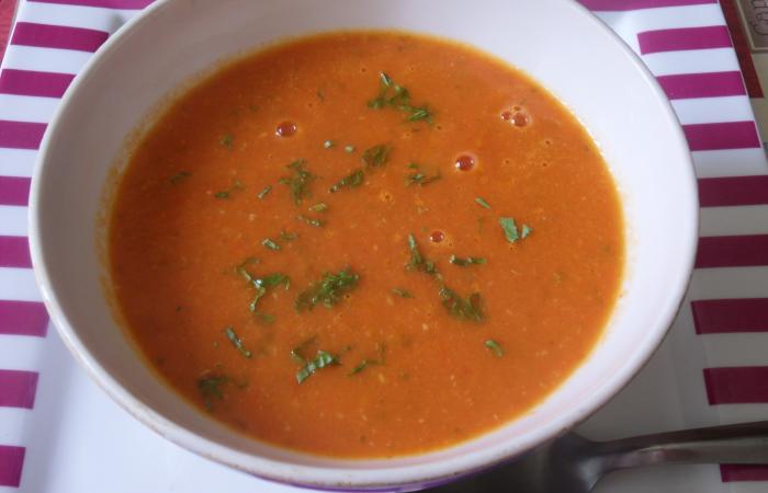 Rgime Dukan (recette minceur) : Soupe froide de tomate  l'ail #dukan https://www.proteinaute.com/recette-soupe-froide-de-tomate-a-l-ail-11550.html