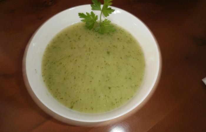 Rgime Dukan (recette minceur) : Soupe du soir concombre menthe #dukan https://www.proteinaute.com/recette-soupe-du-soir-concombre-menthe-11618.html