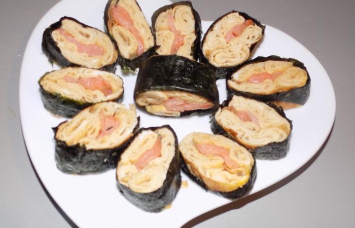 Maki sushi: omelette japonaise au saumon