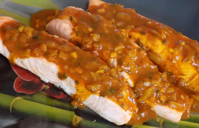 Rgime Dukan (recette minceur) : Pavs de saumon sauce crole #dukan https://www.proteinaute.com/recette-paves-de-saumon-sauce-creole-13343.html