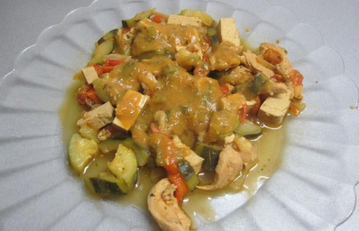 Rgime Dukan (recette minceur) : Poulet au Tofu brun accompagn de courgettes et poivrons #dukan https://www.proteinaute.com/recette-poulet-au-tofu-brun-accompagne-de-courgettes-et-poivrons-3322.html