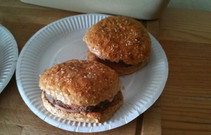Rgime Dukan (recette minceur) : Super hamburger avec un vrai pain #dukan https://www.proteinaute.com/recette-super-hamburger-avec-un-vrai-pain-4070.html