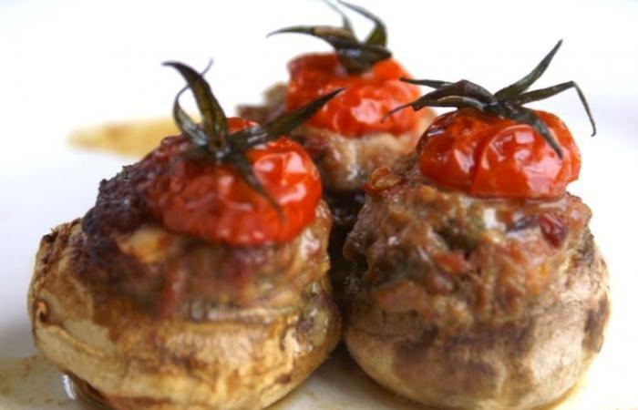 Rgime Dukan (recette minceur) : Champignons farcis  la viande et au thym #dukan https://www.proteinaute.com/recette-champignons-farcis-a-la-viande-et-au-thym-6699.html